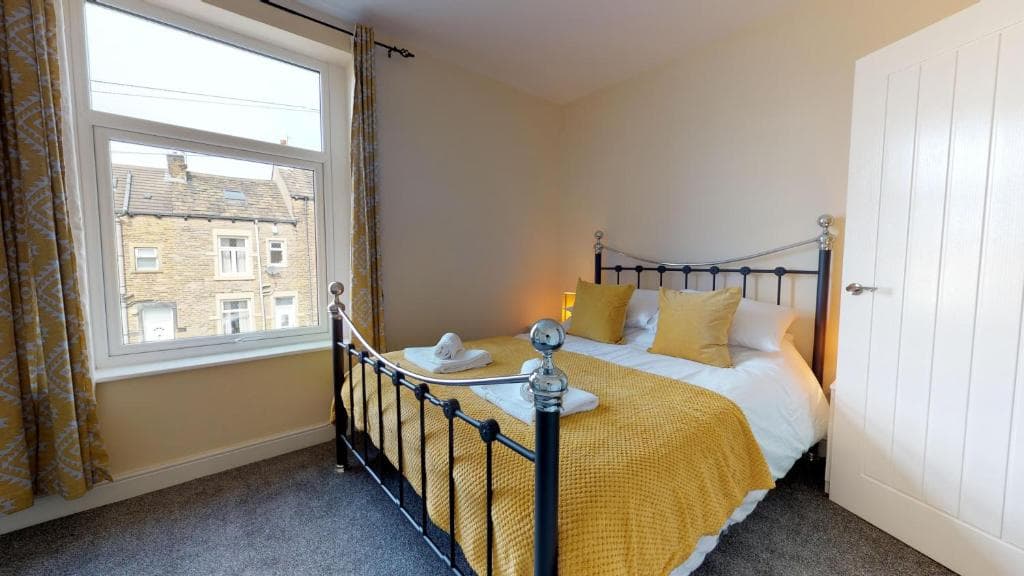 Accommodation at StayZo Westminster Stylish House Accommodation in bradford