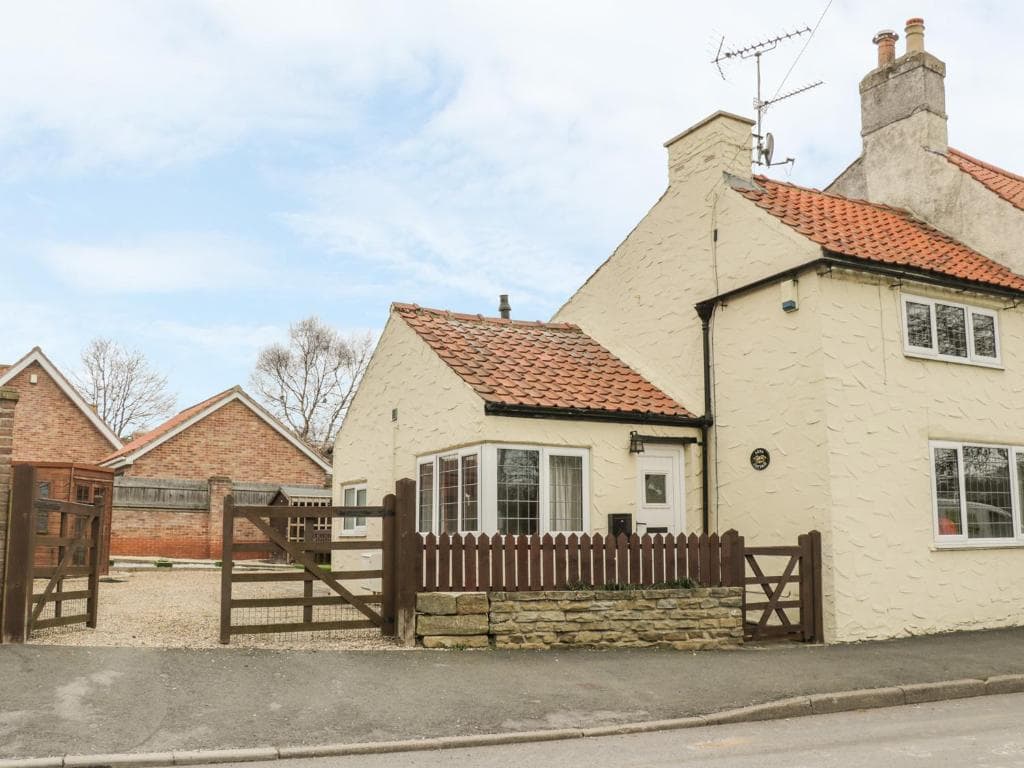 Accommodation at Lena Cottage, Driffield in great driffield