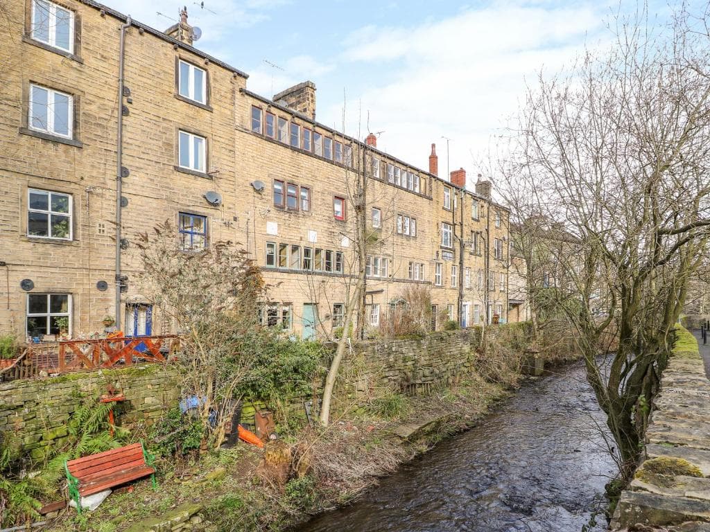 Accommodation at Over-Under Cottage in holmfirth
