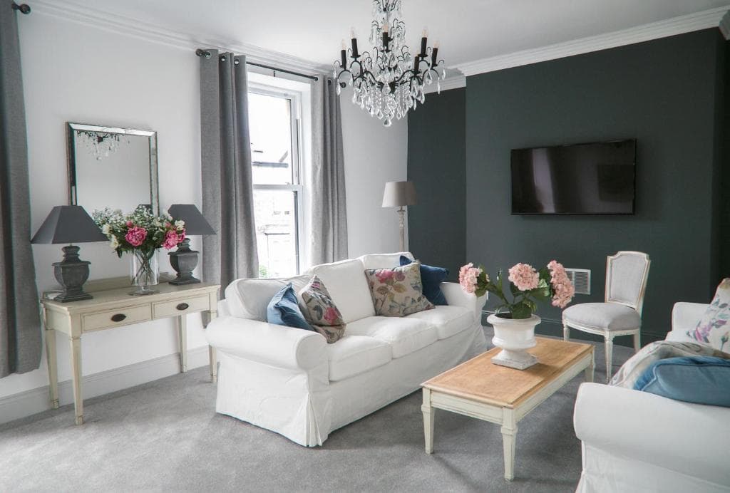 Accommodation at Oswald House deluxe 3 bedroom apartment in harrogate