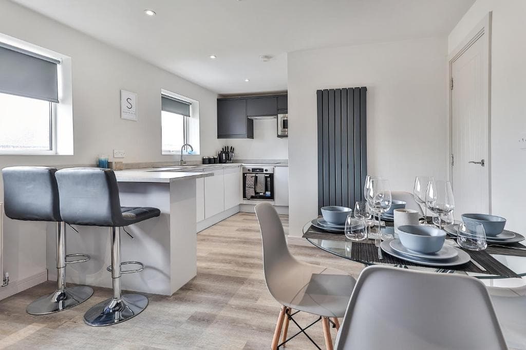 Accommodation at Newly Renovated 3 Bed Apartment with Parking in sheffield