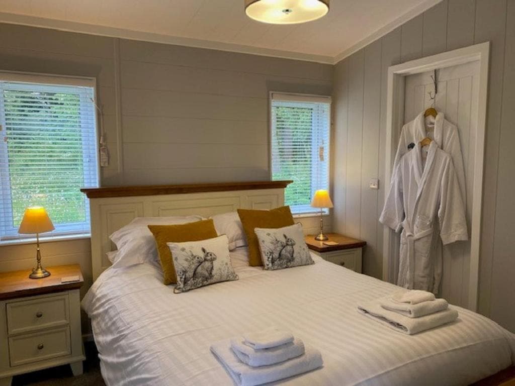 Accommodation at Hollicarrs - Sunflower Lodge in riccall