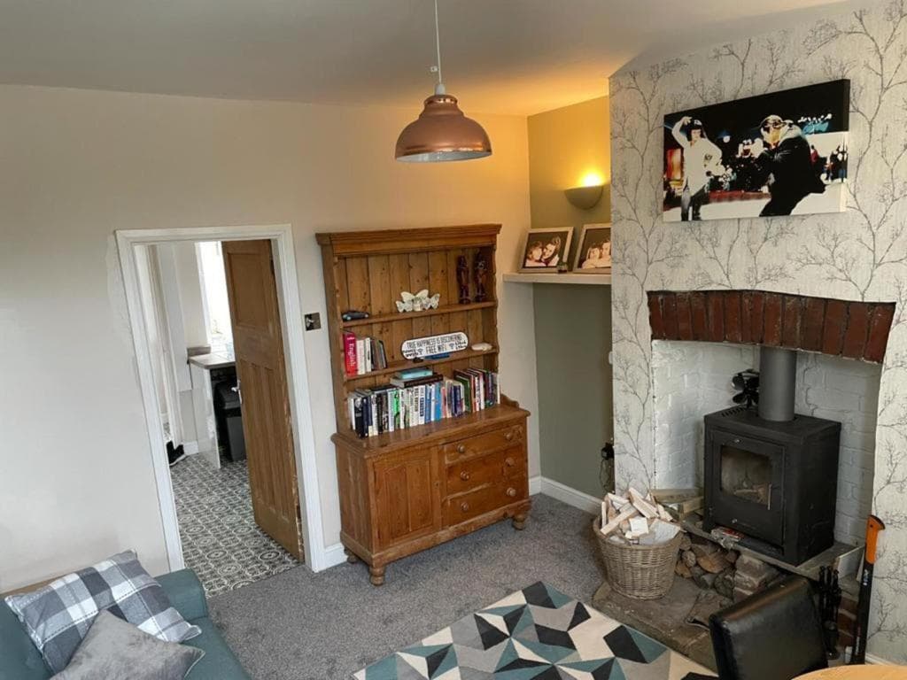 Accommodation at Cosy Cottage edge of Peak District -Log Burner UK in stocksbridge