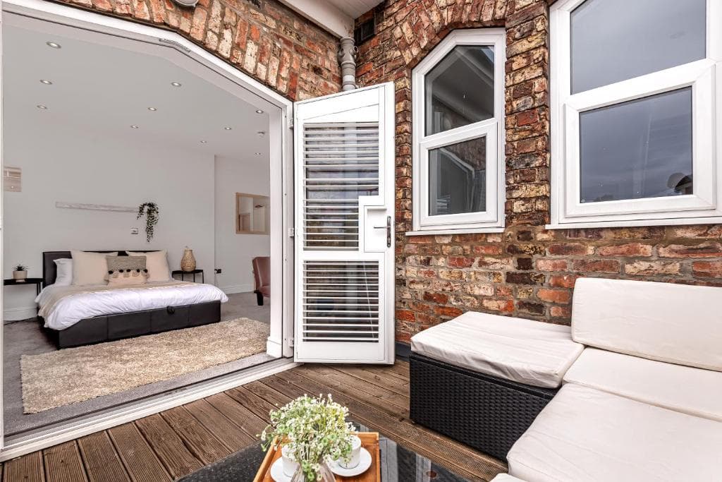 Accommodation at Cosy Studio Apartment with Balcony in york