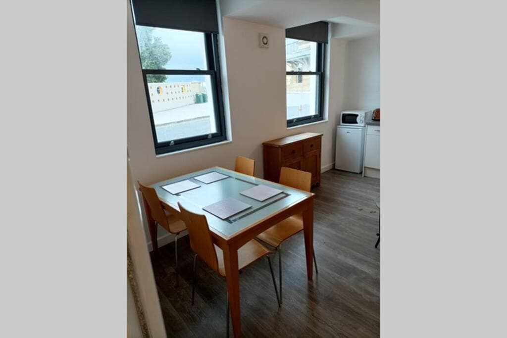 Accommodation at Spacious one bedroom family apartment -non smoker in wakefield