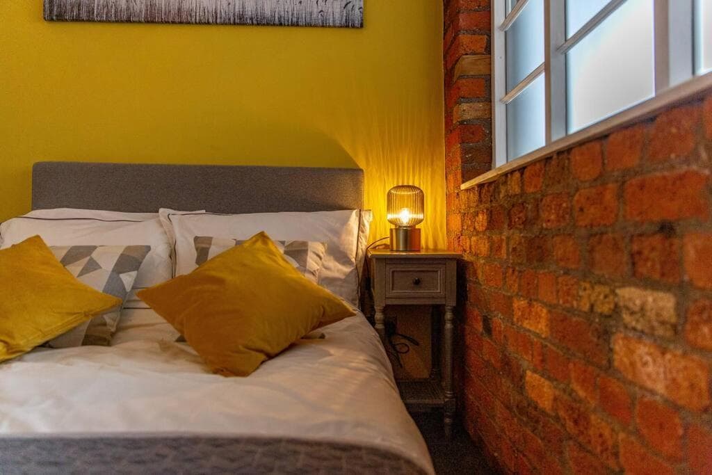 Accommodation at Lovely, Central, 1 Bed Apartment (Sleeps 4) with Free Parking in sheffield