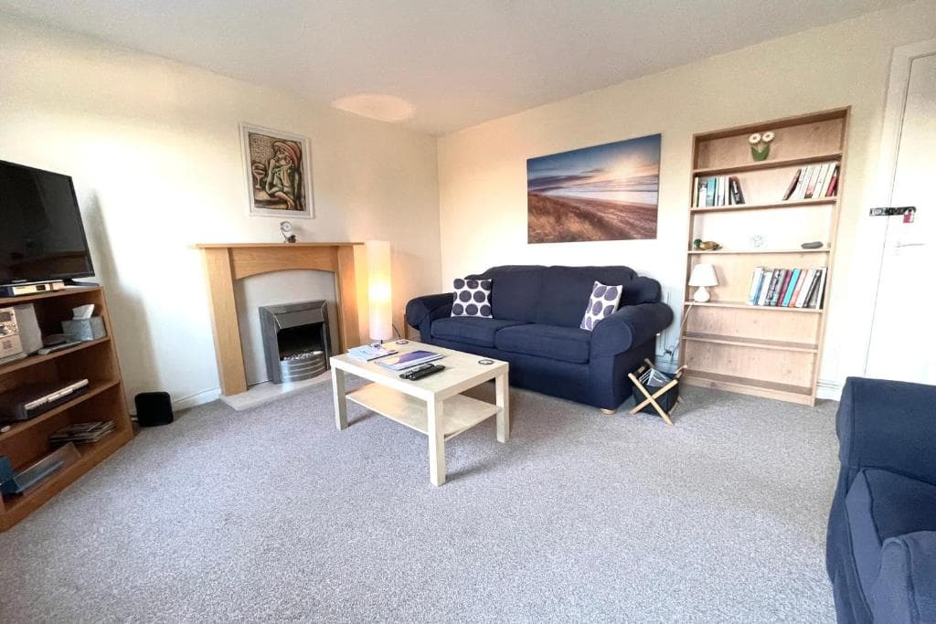 Accommodation at GuestReady - Close To Leeds City Spacious Sleeps 6 Bright Family Home in leeds