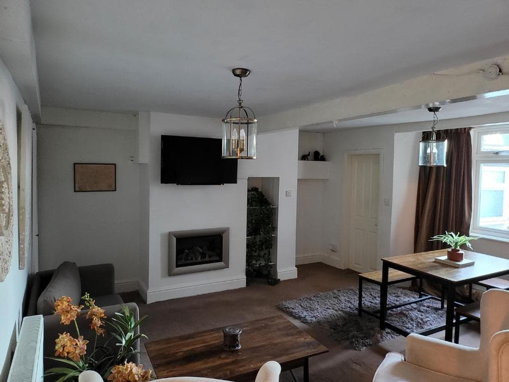Accommodation at Seaside flat with Fireplace fast WIFI FREE parking in scarborough