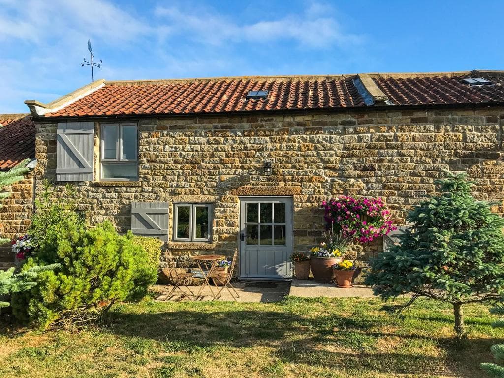 Accommodation at Honey Bee Cottage, Scarborough in crowdon
