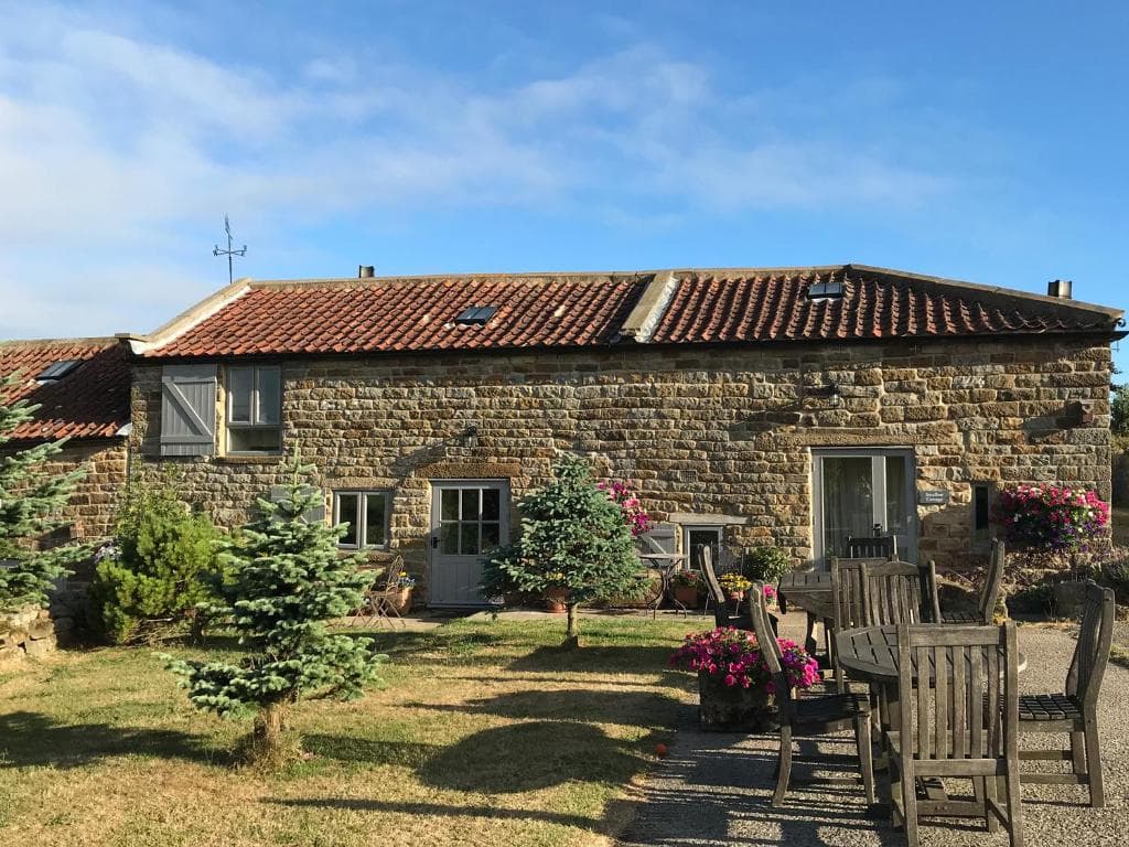 Accommodation at Swallow Cottage, Scarborough in crowdon