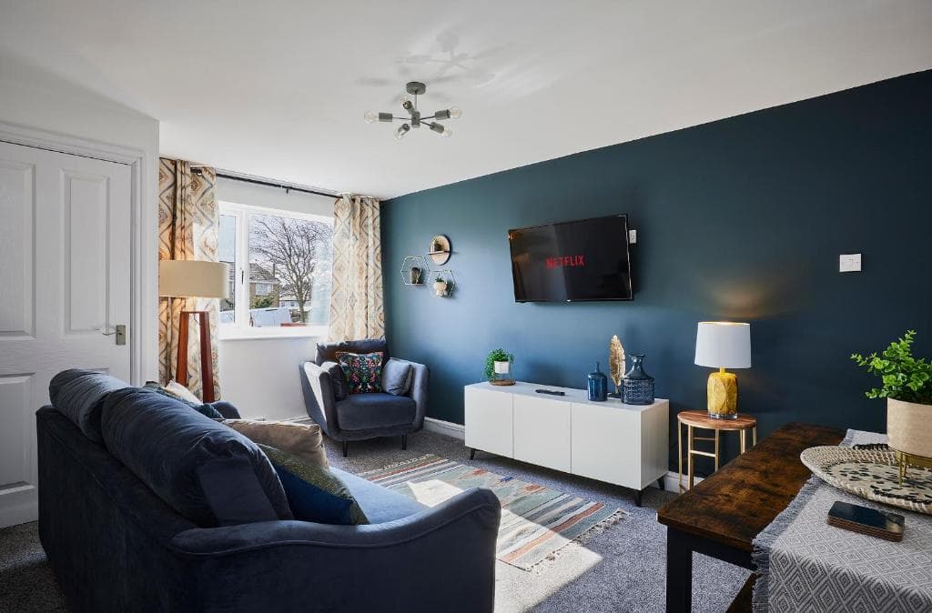 Accommodation at Charming 2 bed home, quiet village + free parking in halifax