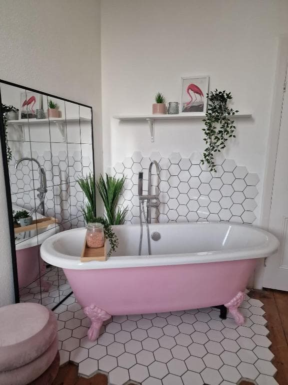 Accommodation at The Pink Bath Pad - 3 bedroom seaside apartment Pets allowed New in scarborough