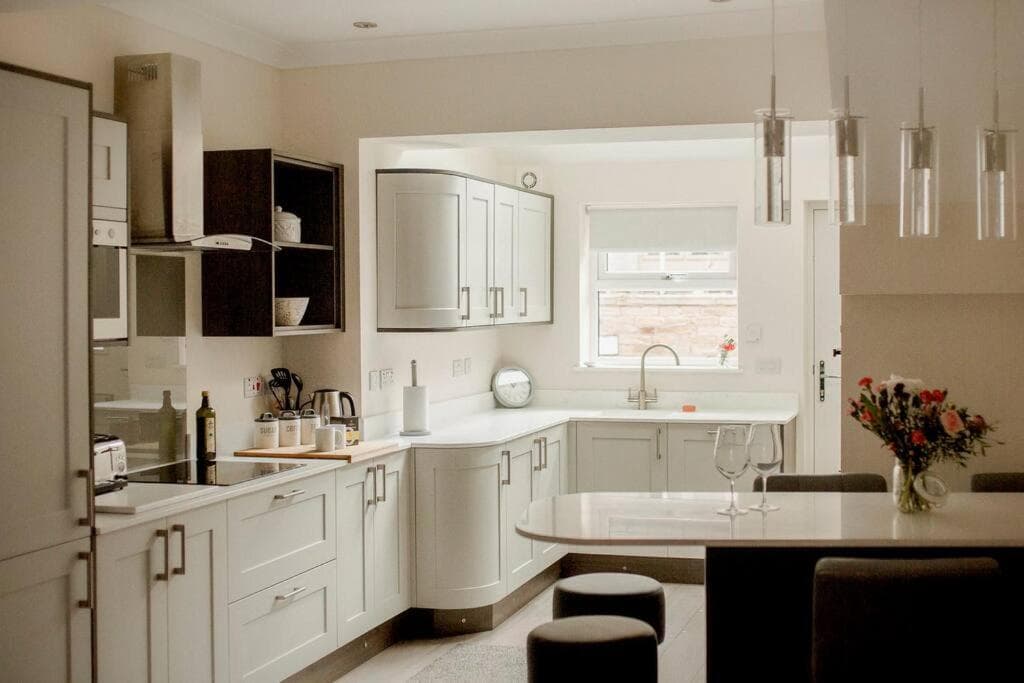 Accommodation at Sleeps 6 / 4 bedrooms, 2 minute walk to the Square in hebden bridge