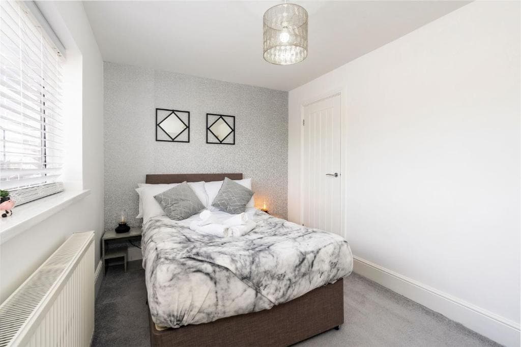 Accommodation at Modern Contractor House & Free Parking & Garden in hull