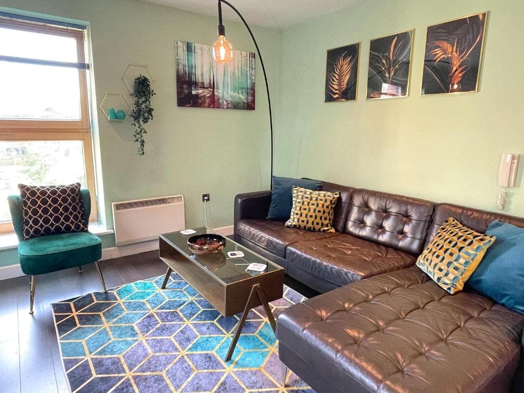 Accommodation at Spacious Apartment in Central Location w/ Parking in sheffield