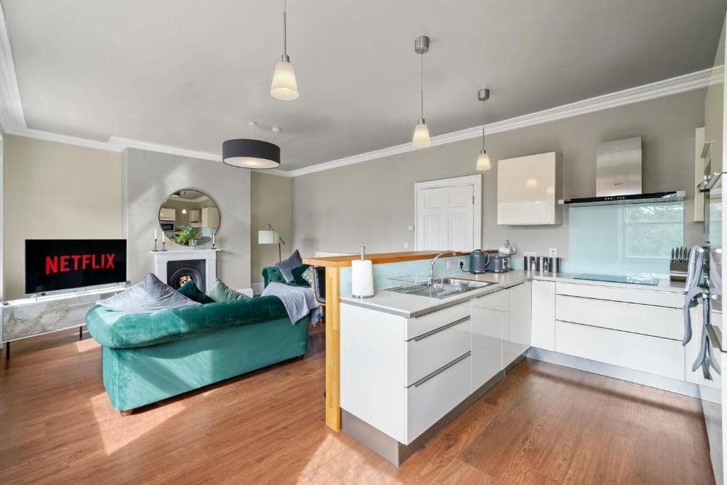 Accommodation at Large Spacious Apartment in Yorkshire - Parking in wakefield