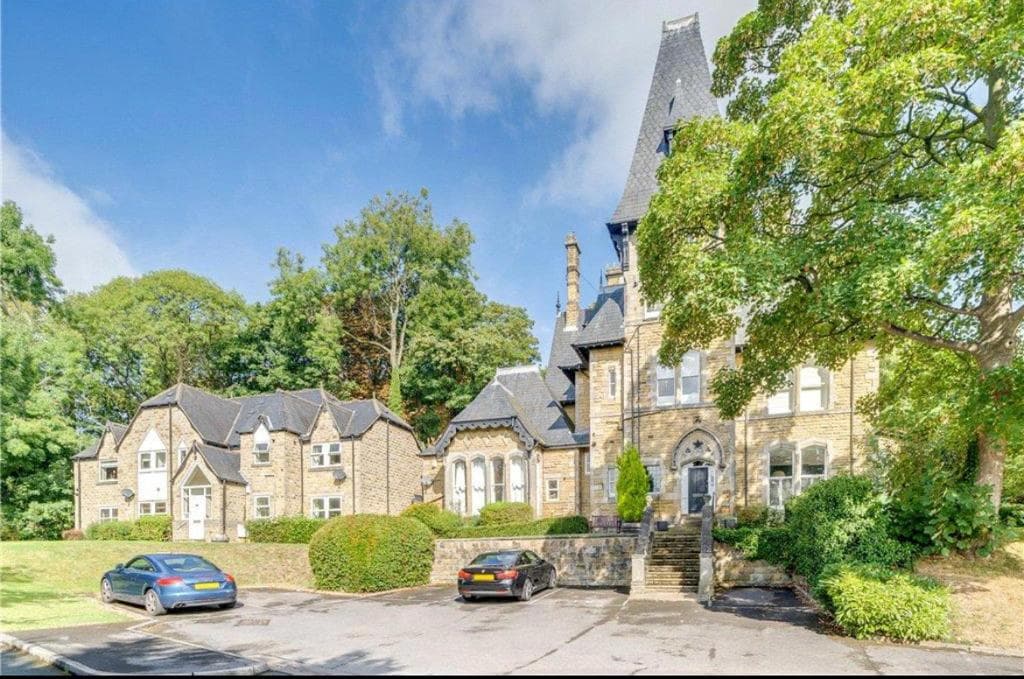 Accommodation at Excellent 1 bedroom apartment in Far Headingley in leeds
