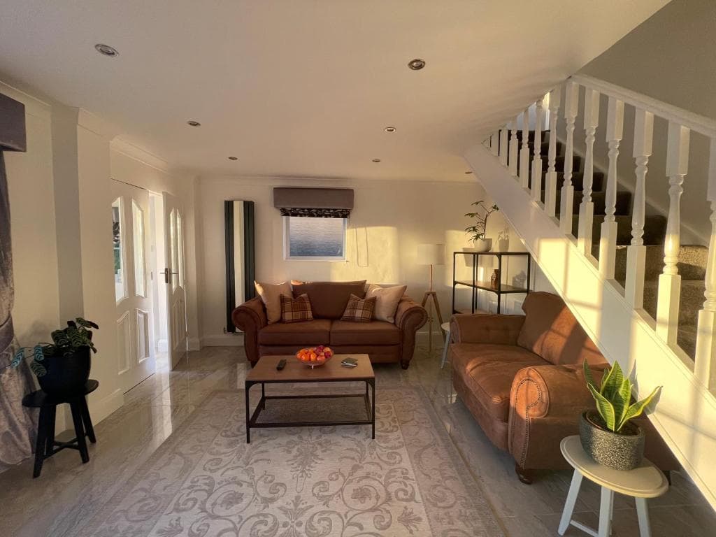 Accommodation at Stunning 3 Bedroom Dutch barn cottage with parking in thornaby