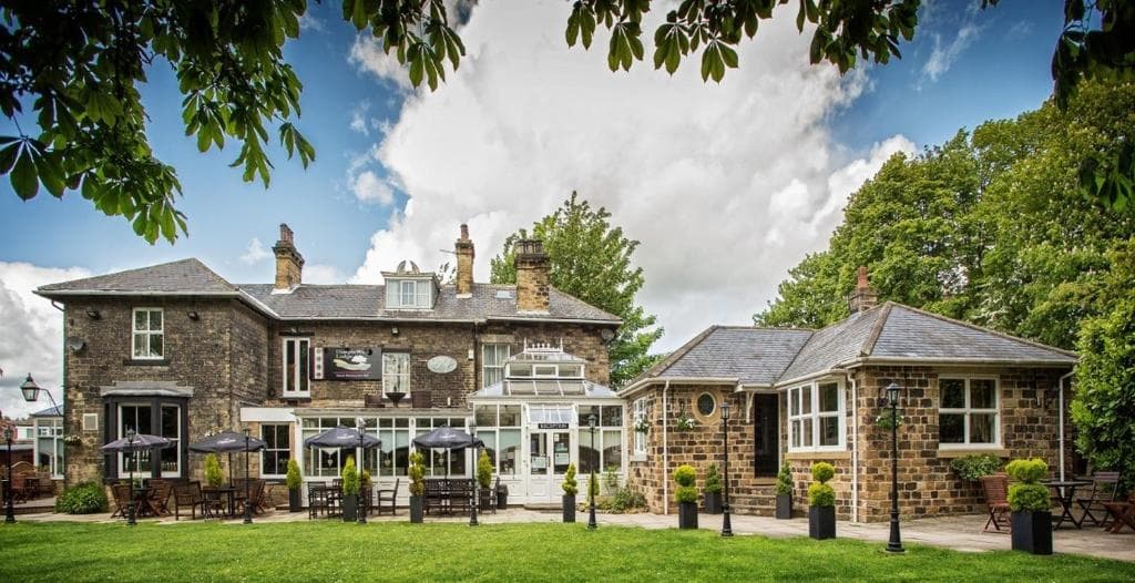 Accommodation at Dimple Well Lodge Hotel in wakefield