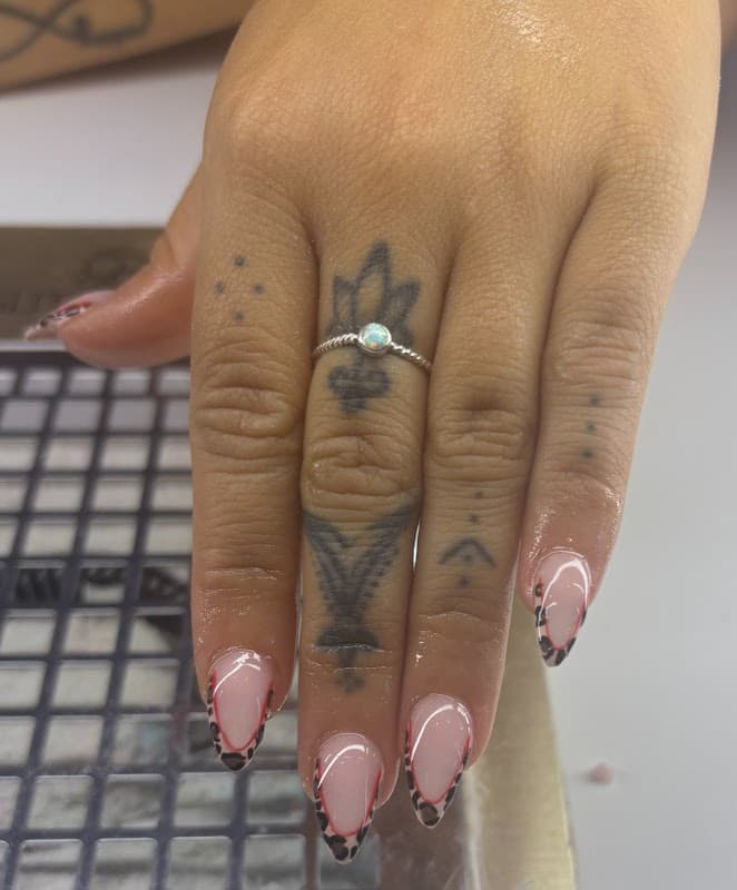 minnie's - Nail Salons in batley