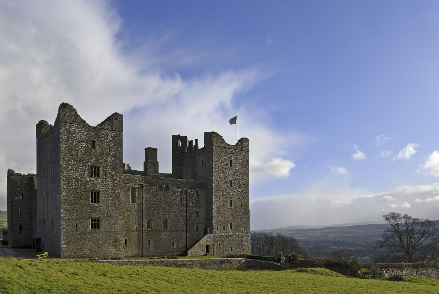 |people at Bolton Castle||