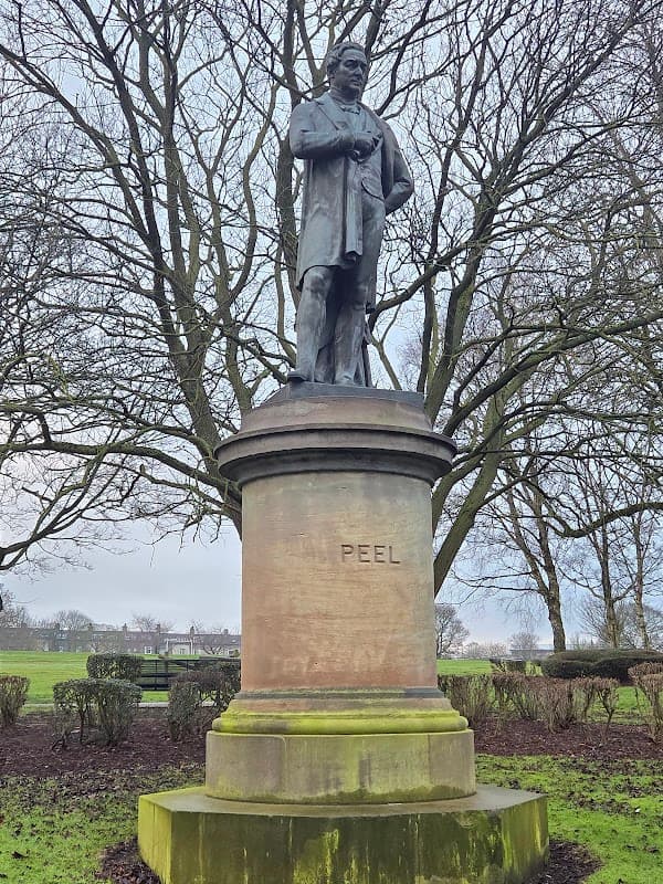 Robert Peel Statue - Monuments in bradford