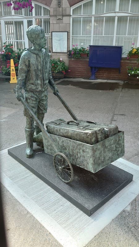 Barrow Boy Sculpture - Monuments in bridlington