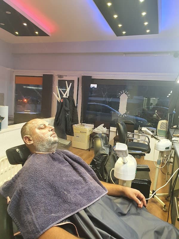 Kashi hair art - Hair Salons in dewsbury