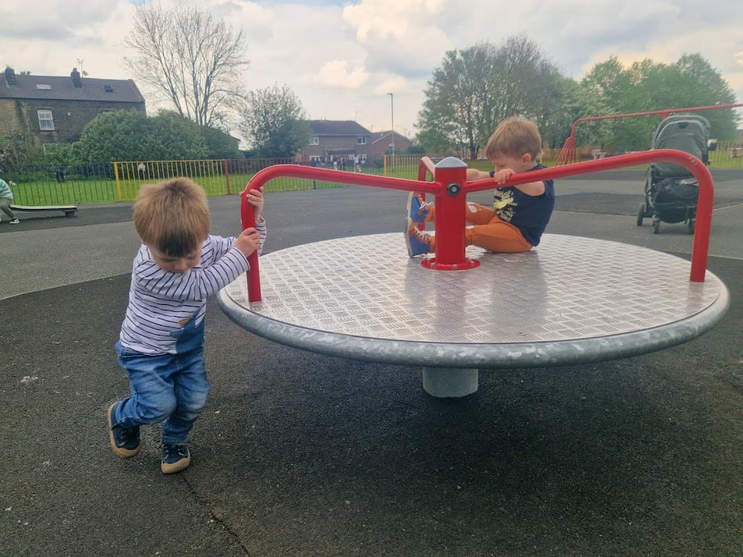 Hainsworth Park playground - Playgrounds in farsley