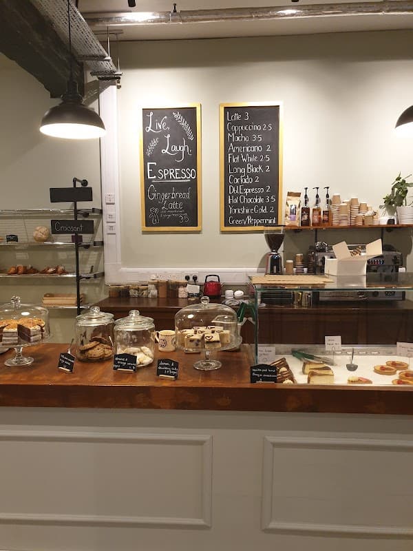L'eclair Patisserie - Bakers in farsley