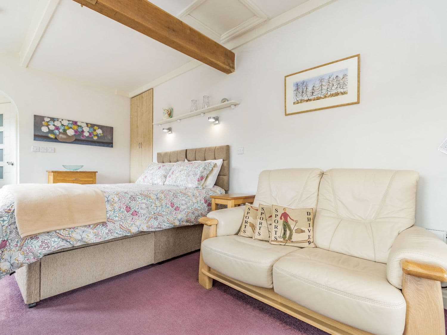 The Friendly Room — photo 12