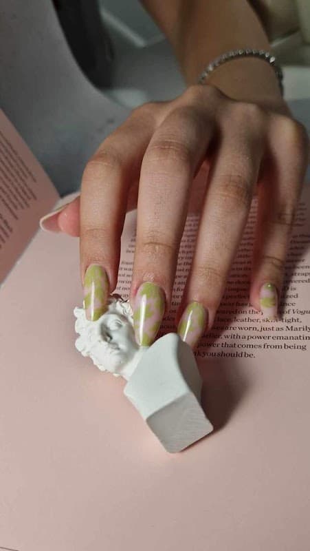 Charmant Nails by MHA - Nail Salons in heckmondwike