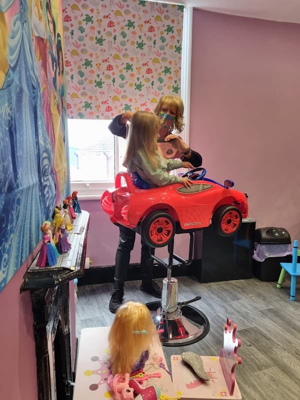 The Cutting Crew - Barbers in heeley