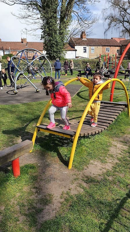 Daphne DโArk Playpark - Playgrounds in howden