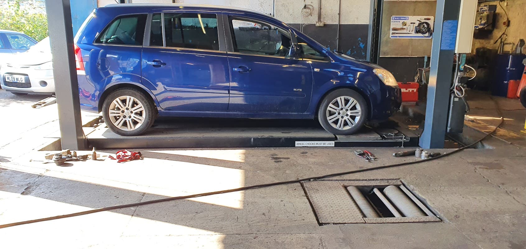 Hunslet MOT Centre LTD - Garages in hunslet