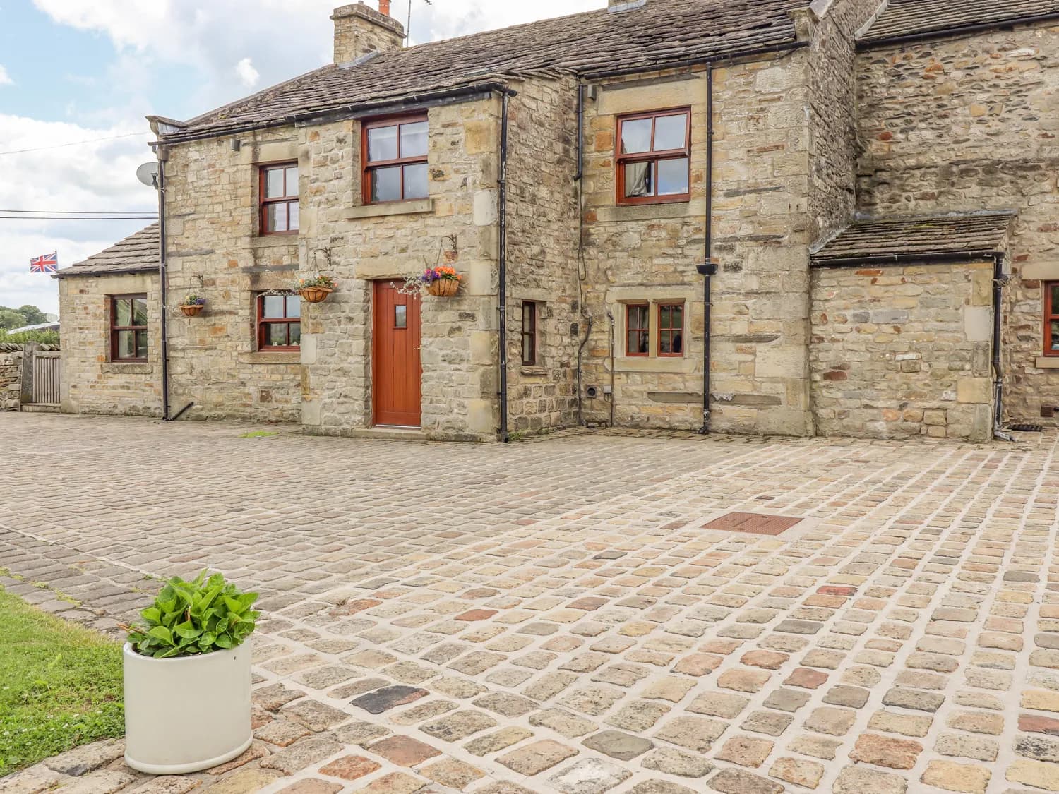 Orcaber Farmhouse