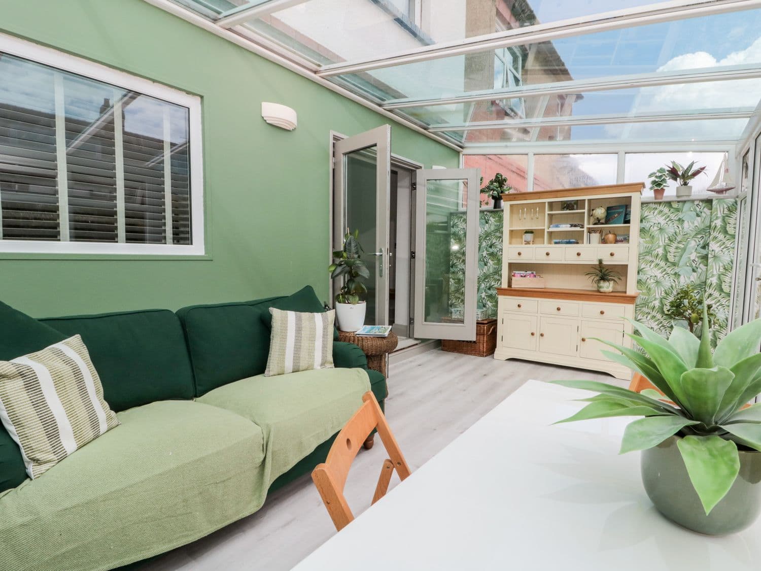 41 Chatsworth Gardens — photo 12