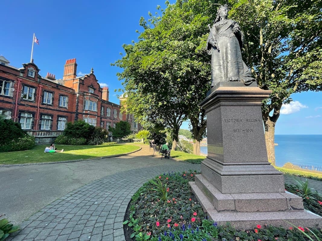Queen Victoria’s Statue - Monuments in scarborough