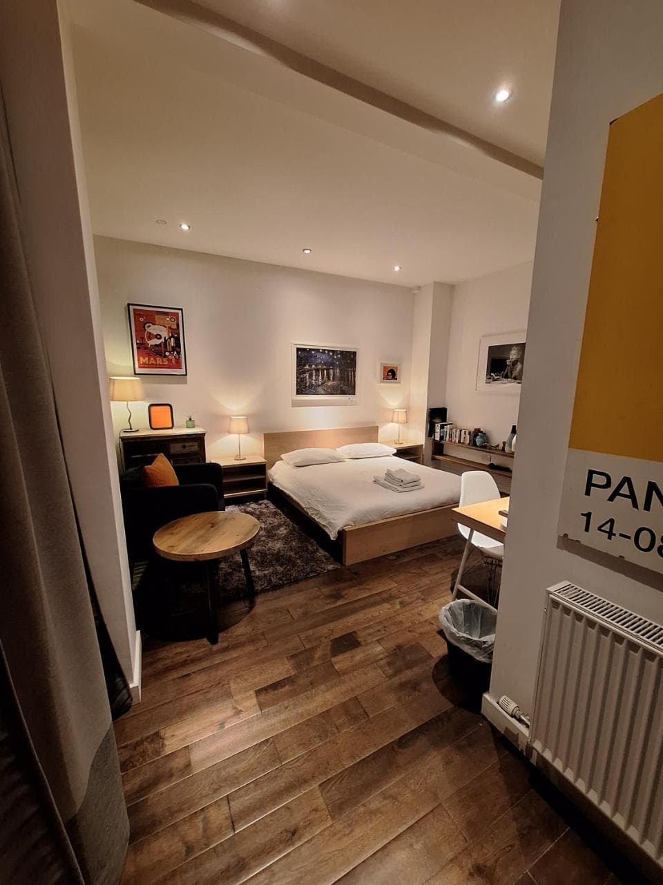 Great room in cool house — photo 7