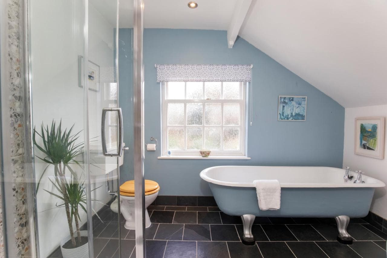 Minster House - Group Hot Tub — photo 8