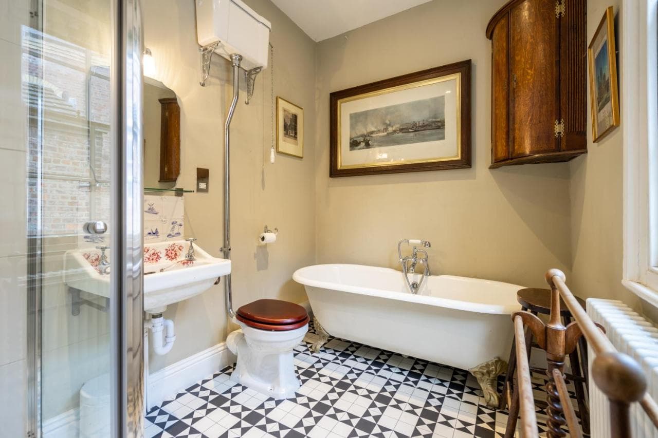 The Victorian House — photo 3