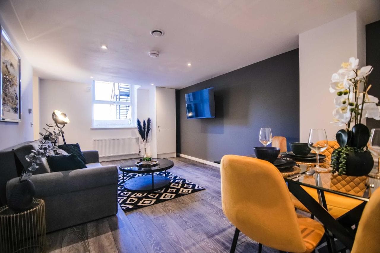 York Crescent Apartments — photo 5