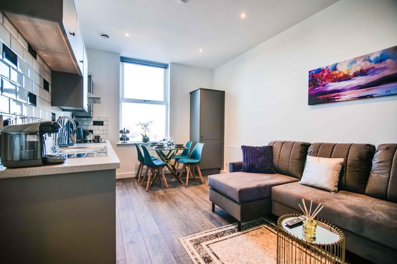 York Crescent Apartments — photo 8