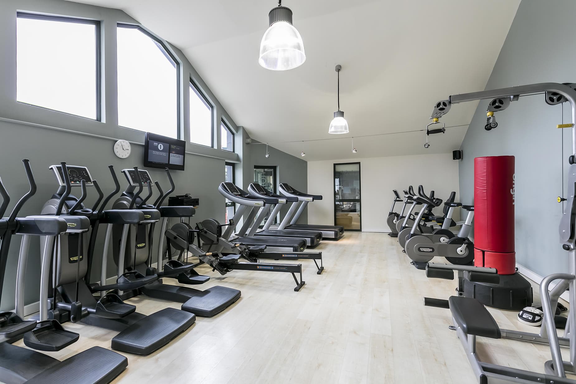 Long Ashes Leisure Club & Pure Spa Image 4