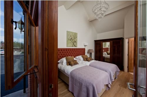 The Oak Tree Inn Image 4
