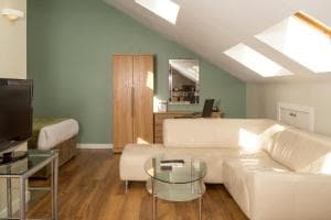 Roomzzz Leeds Headingley Image 1