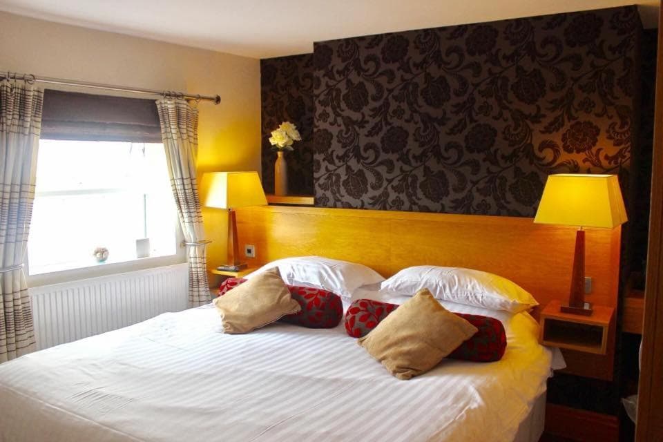 The Groves Inn Image 1
