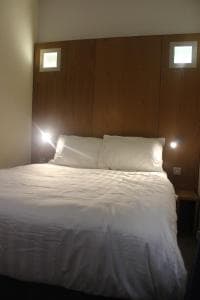 Corona Hotel Rotherham Sheffield Meadowhall Image 3