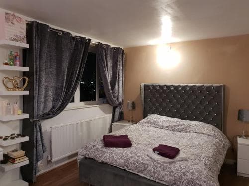 Superior King Room Image 3