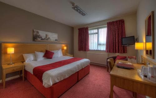 Kingstown Hotel by Greene King Inns Image 1